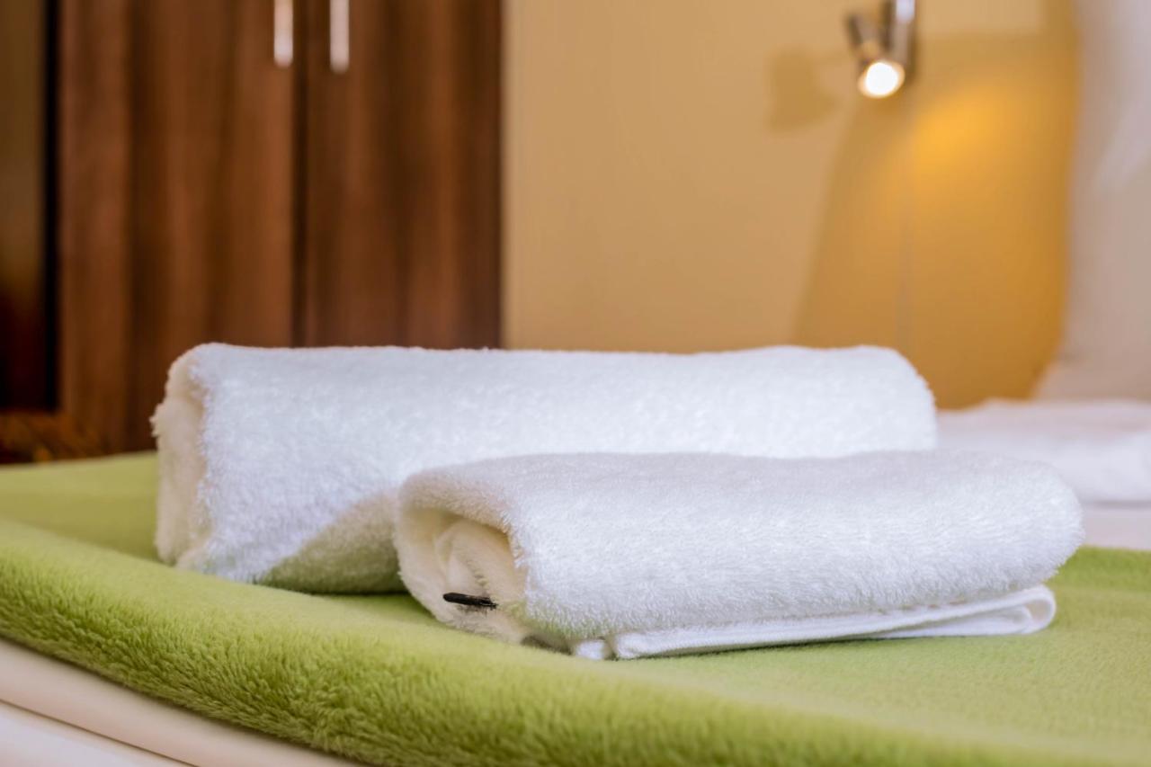 Road House Guest House Omuthiya Ngoại thất bức ảnh