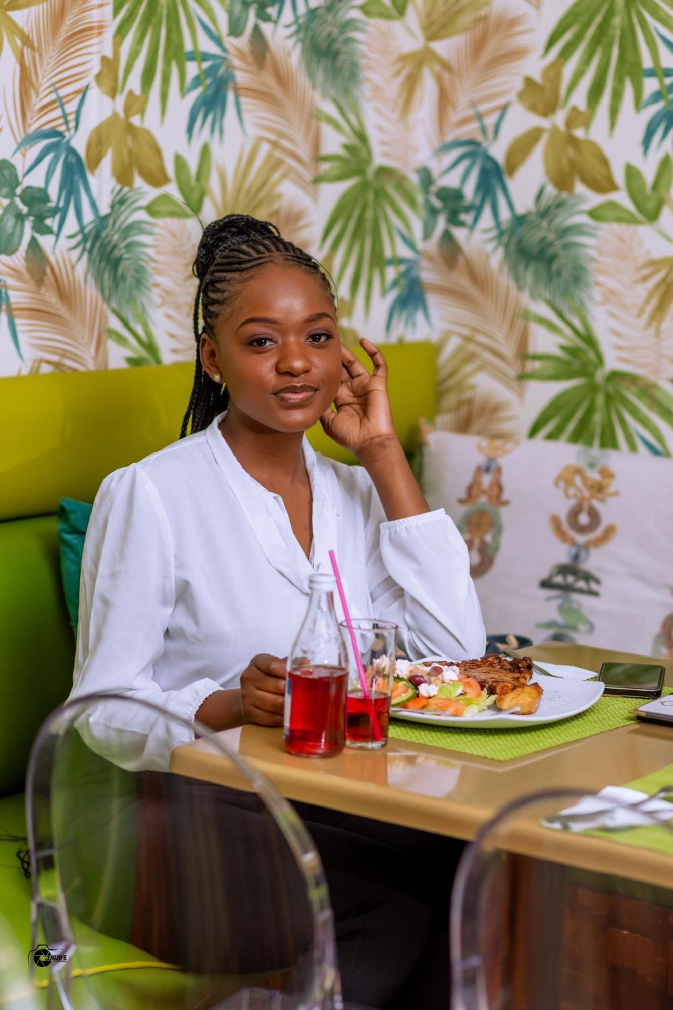 Road House Guest House Omuthiya Ngoại thất bức ảnh