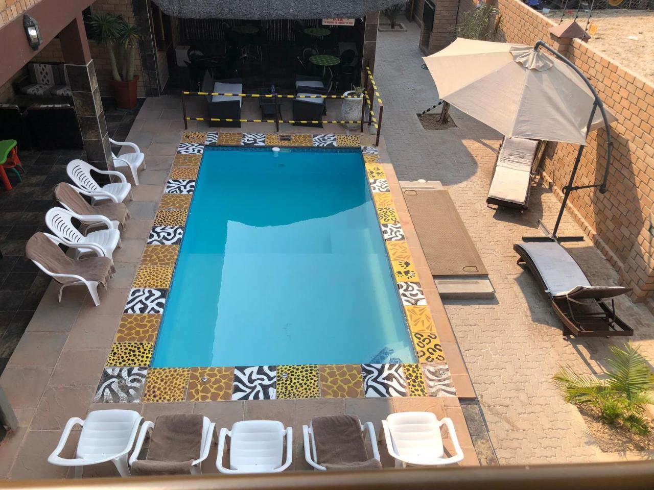 Road House Guest House Omuthiya Ngoại thất bức ảnh